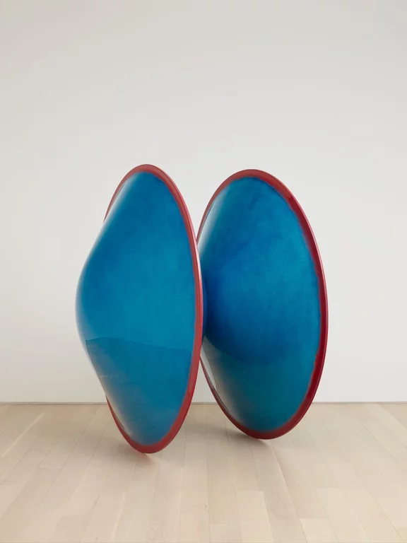 De Wain Valentine — Double Disk (blue with red edge)