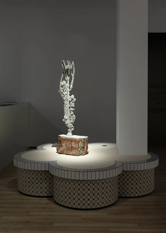 Zhang Ruyi — Moment of Mimicry (Flower Bed)