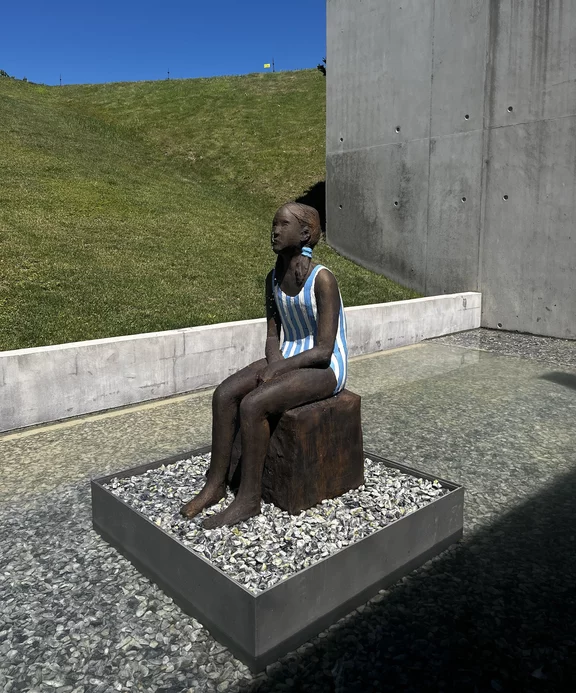 Claire Tabouret — Baigneuse assise