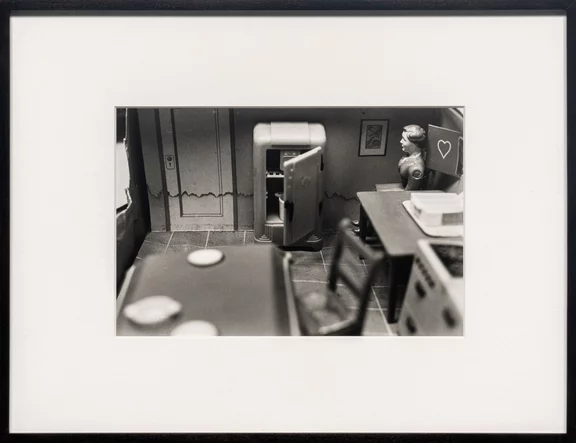 Laurie Simmons — Kitchen/Women in Corner