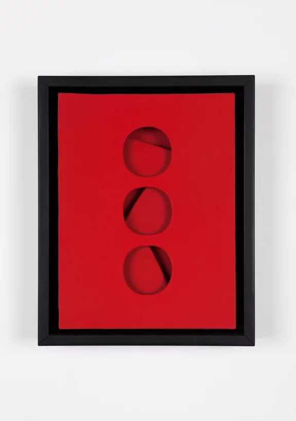 Paolo Scheggi — Intersuperficie curva dal rosso